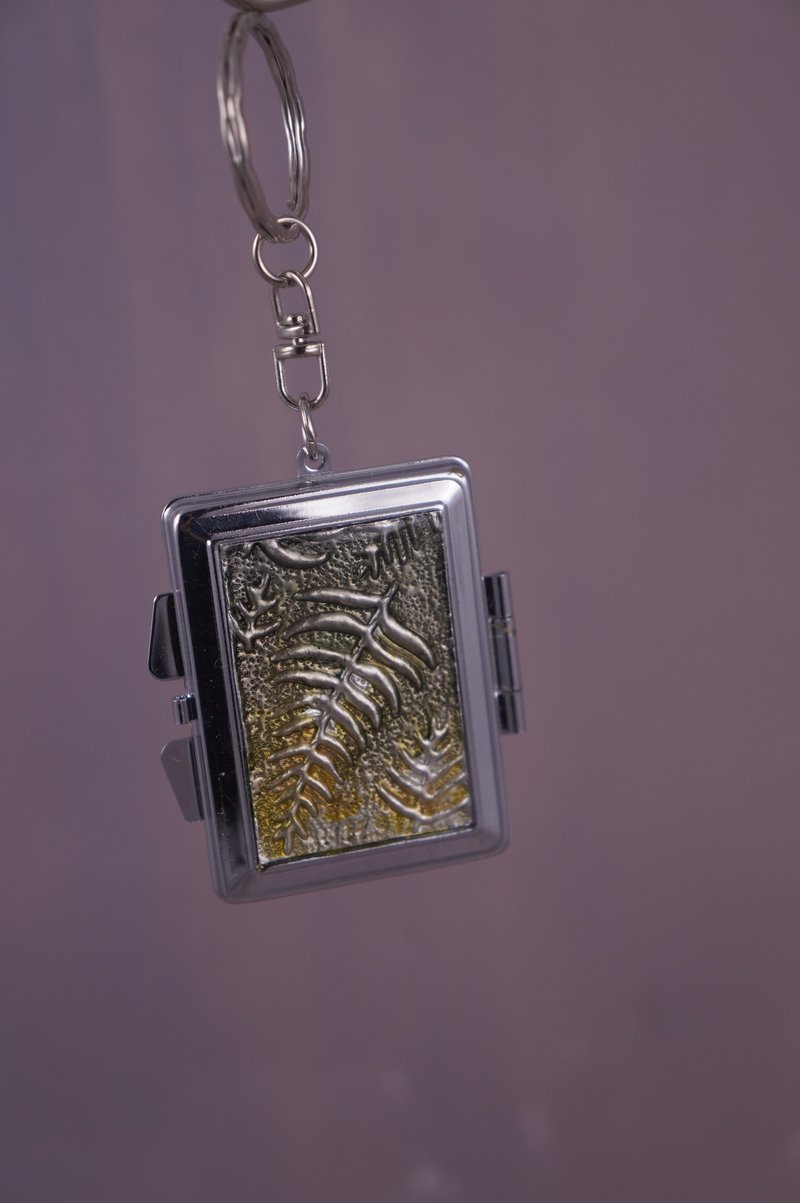 展  锡雕多用途长方型镜盒钥匙圈3 - 钥匙链/钥匙包 - 其他材质 银色