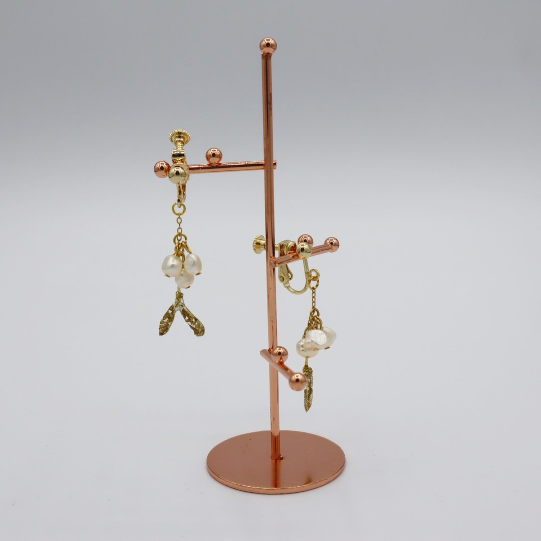 mistletoe earrings_freshwater pearl - 耳环/耳夹 - 珍珠 金色