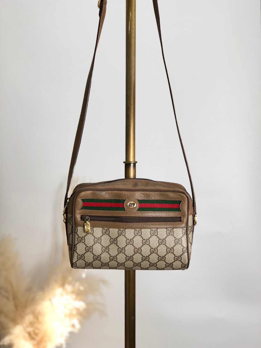 【日本直送 名牌中古包】GUCCI 古驰 经典缇花肩背包 咖啡色 织布皮革 复古 vintage wy7t88 - 侧背包/斜挎包 - 防水材质 咖啡色