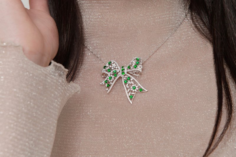 绿翠缎带两用别针 天然翡翠 | 925纯银 | 项链别针两用 - 徽章/别针 - 玉石 绿色