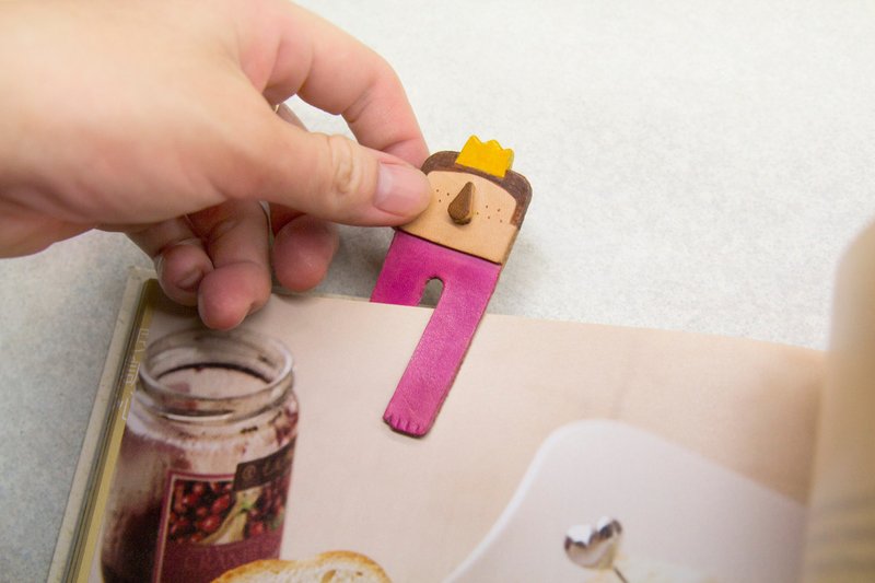 【 开卷有益 】皇后手工皮革书签 桃红色 送刻字印字 - 书签 - 真皮 红色