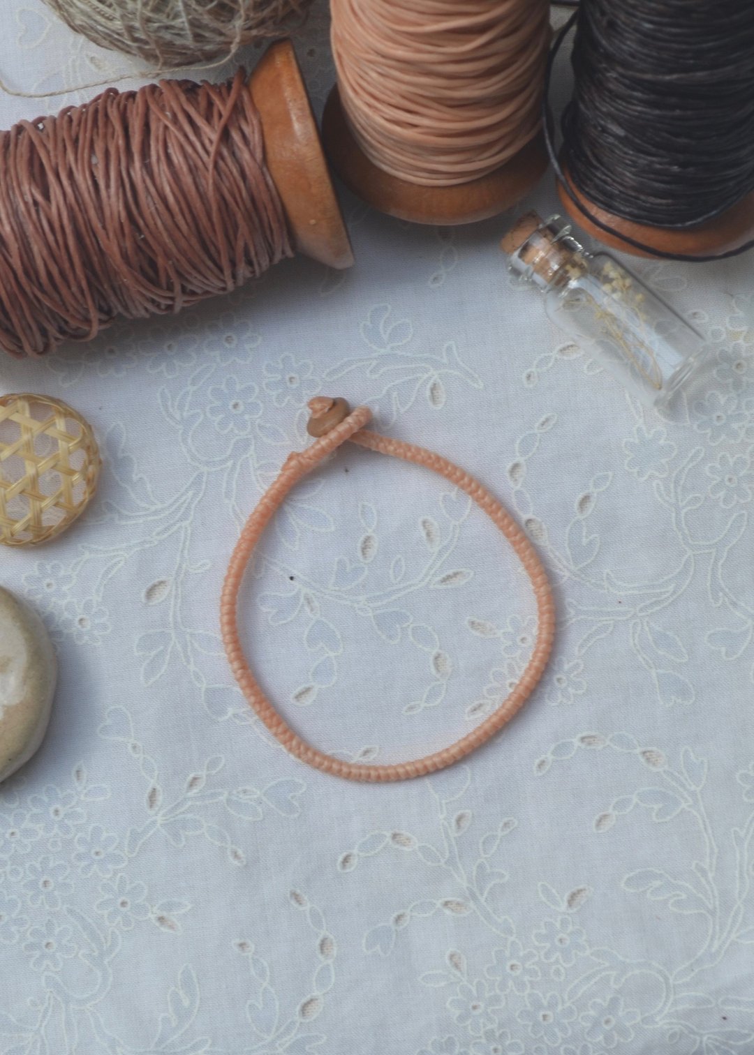 plain bracelet in pale orange - 手链/手环 - 棉．麻 