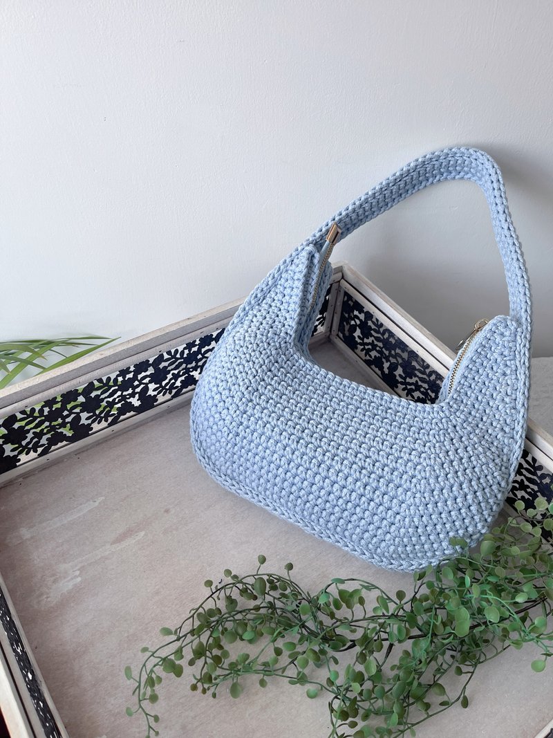 手工钩织Juno腋下半月包手袋单肩包粉蓝色针织鈎织编织手作袋 - 手提包/手提袋 - 棉．麻 蓝色