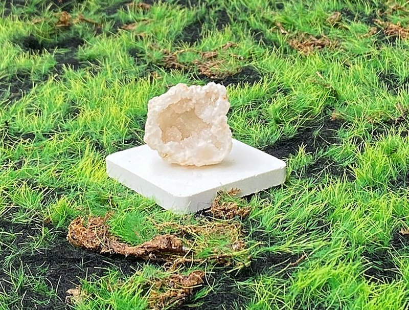 天然原矿晶莹剔透招财玛瑙白晶洞 招财开运 快速出货 风水摆件 - 摆饰 - 水晶 白色