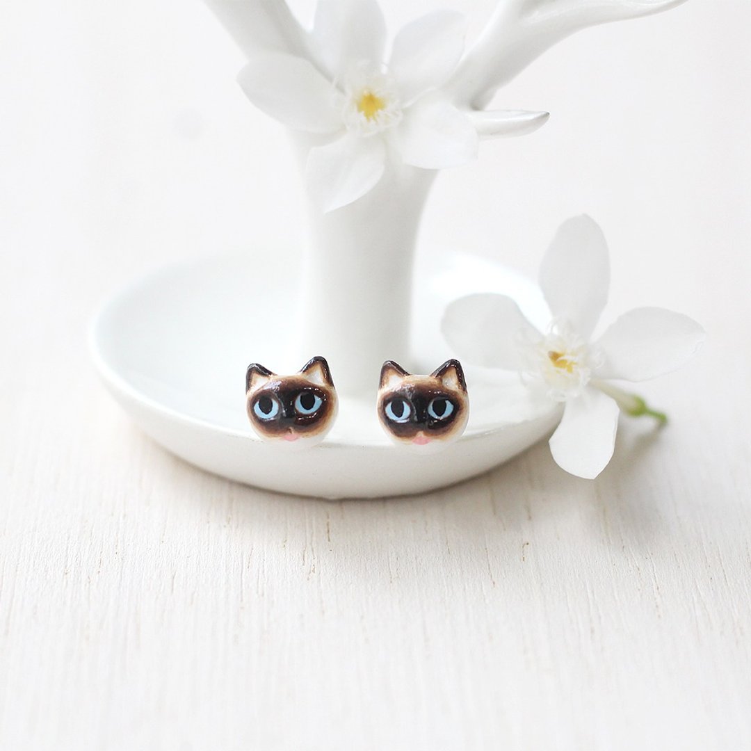 Siamese Cat Earrings, Cat Stud Earrings, cat lover gifts - 耳环/耳夹 - 粘土 咖啡色