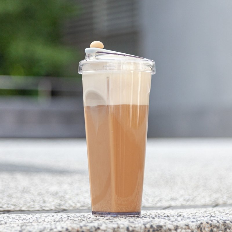 漂浮珍奶杯 / 杏棕 / Ecozen材质无吸管环保杯850ml - 水瓶/水壶 - 塑料 卡其色