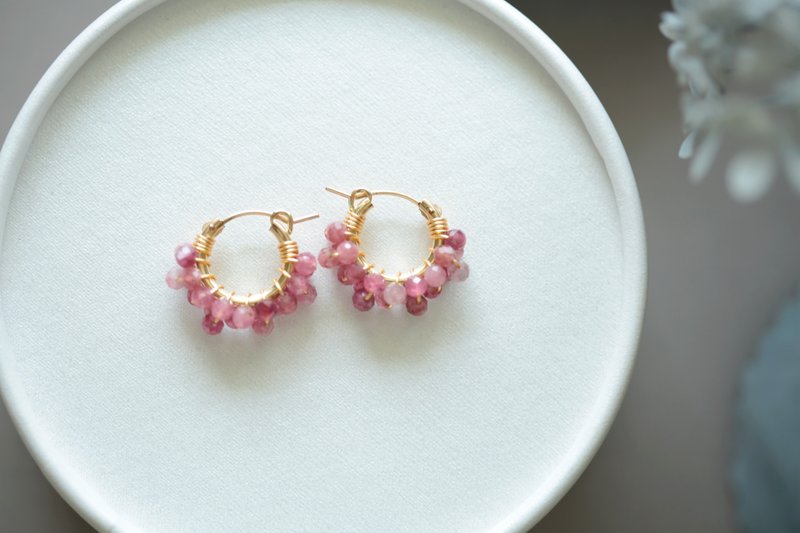 HappyCircle1.5cm│粉碧玺裙摆款 耳夹  14KGF  人缘 桃花 爱情 - 耳环/耳夹 - 宝石 粉红色