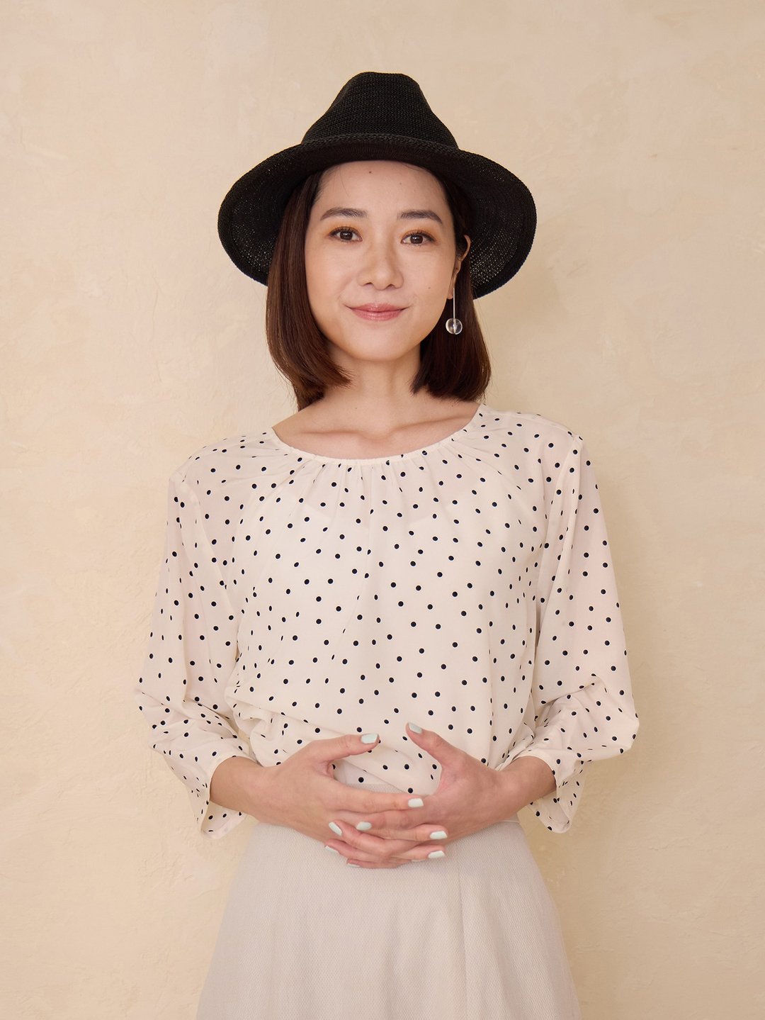 PINKOI ONLY 光影谜底七分袖上衣-极光 - 女装上衣 - 聚酯纤维 白色