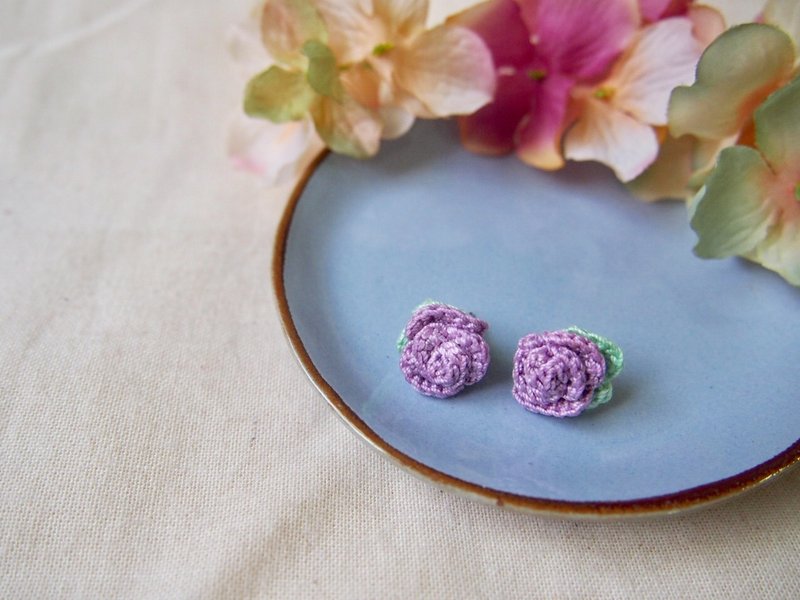 一边一朵玫瑰花系列耳环/不锈钢耳针 - 耳环/耳夹 - 棉．麻 