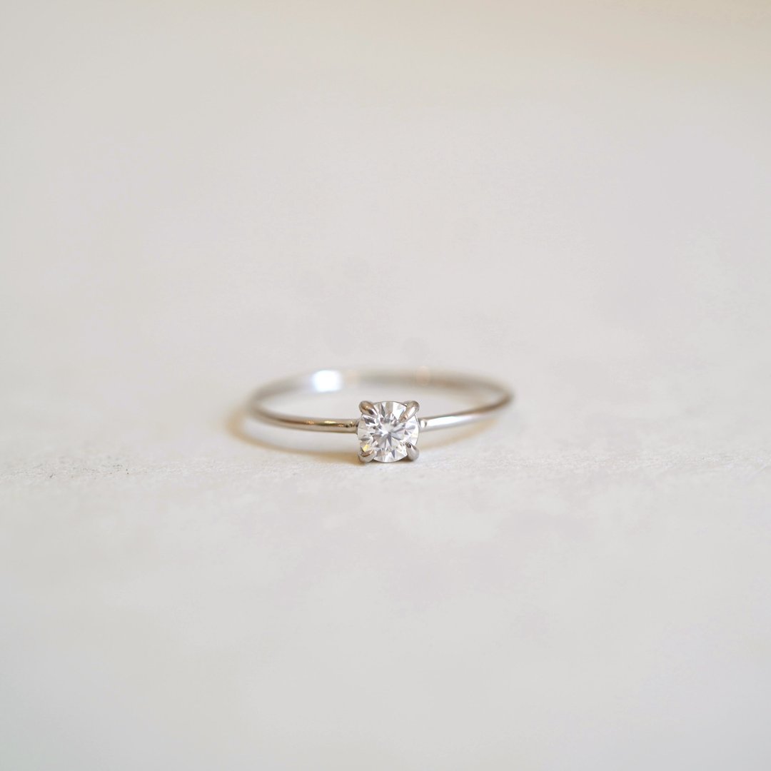(纯银 925) 莫桑石戒指 4mm - 戒指 - 其他金属 透明