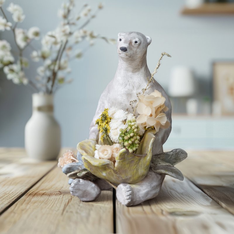 北极熊与花手捏陶雕塑疗愈礼物 独一无二手作陶器 - 花瓶/陶器 - 陶 白色