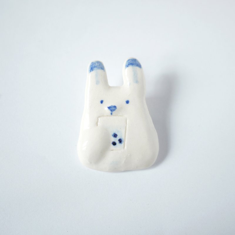 bubble tea | 雪兔 青花瓷别针 - 胸针 - 瓷 