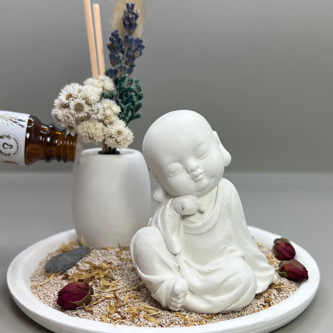24HR 净念吉祥小佛(一念) 永生花圆盘组合 艺术香氛扩香 精油香氛 - 香薰/精油/线香 - 水泥 白色