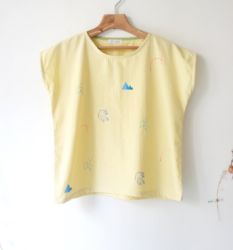 黄色小狗、小山、一座湾舒服短袖上衣/ - 女装上衣 - 棉．麻 黄色