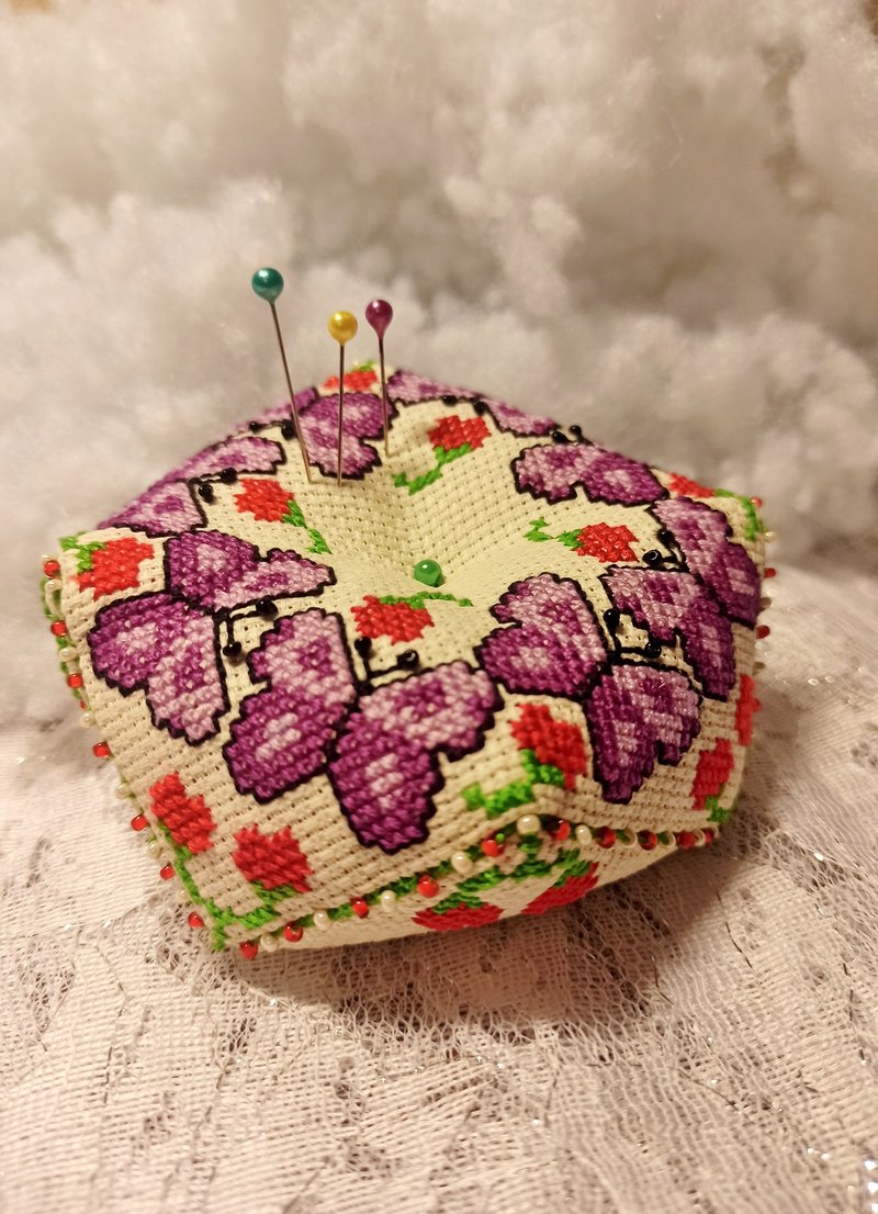Embroidery. Sewing Accessory. Needler. Embroidered pillow - 其他 - 棉 多色