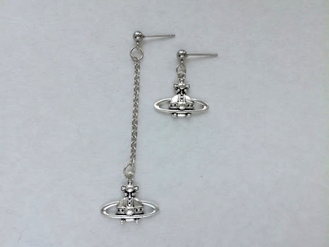 Nana anime asymmetrical earrings Saturn orbit mismatched earring Sailor neptune - 耳环/耳夹 - 其他金属 银色