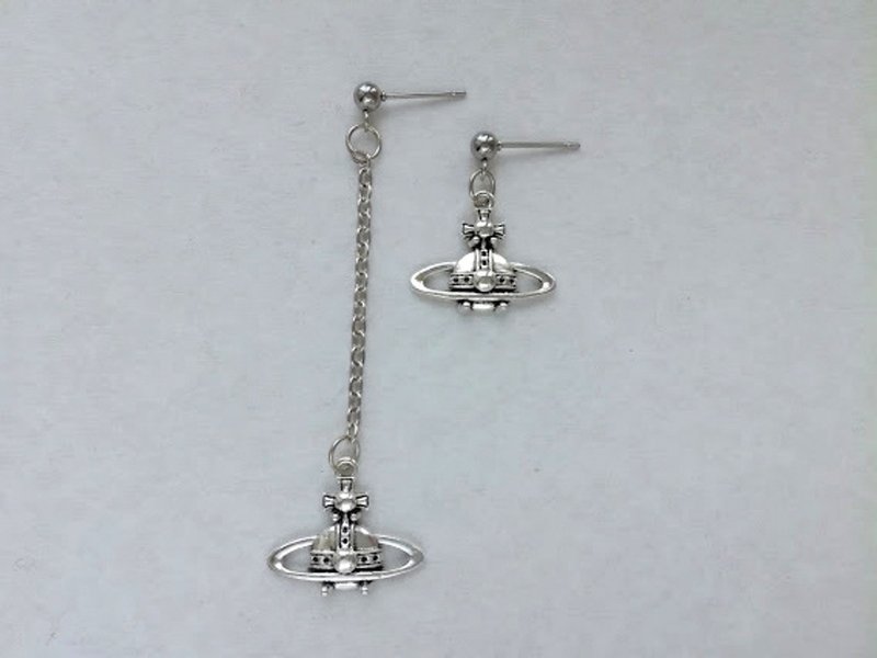 Nana anime asymmetrical earrings Saturn orbit mismatched earring Sailor neptune - 耳环/耳夹 - 其他金属 银色