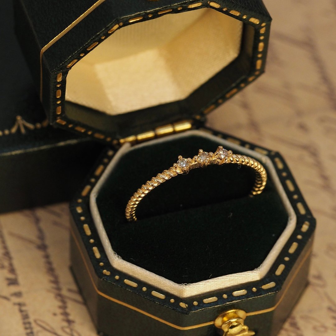 18K金三重钻石线戒指 18K Gold The Trio Diamond Wire Ring - 戒指 - 贵金属 