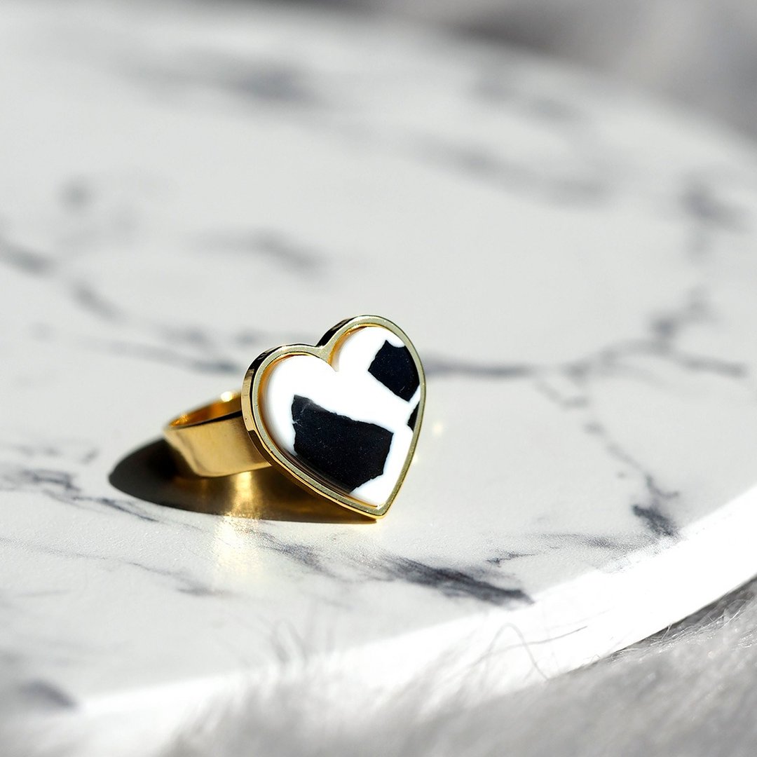 heart ring White and Black - 戒指 - 其他金属 白色