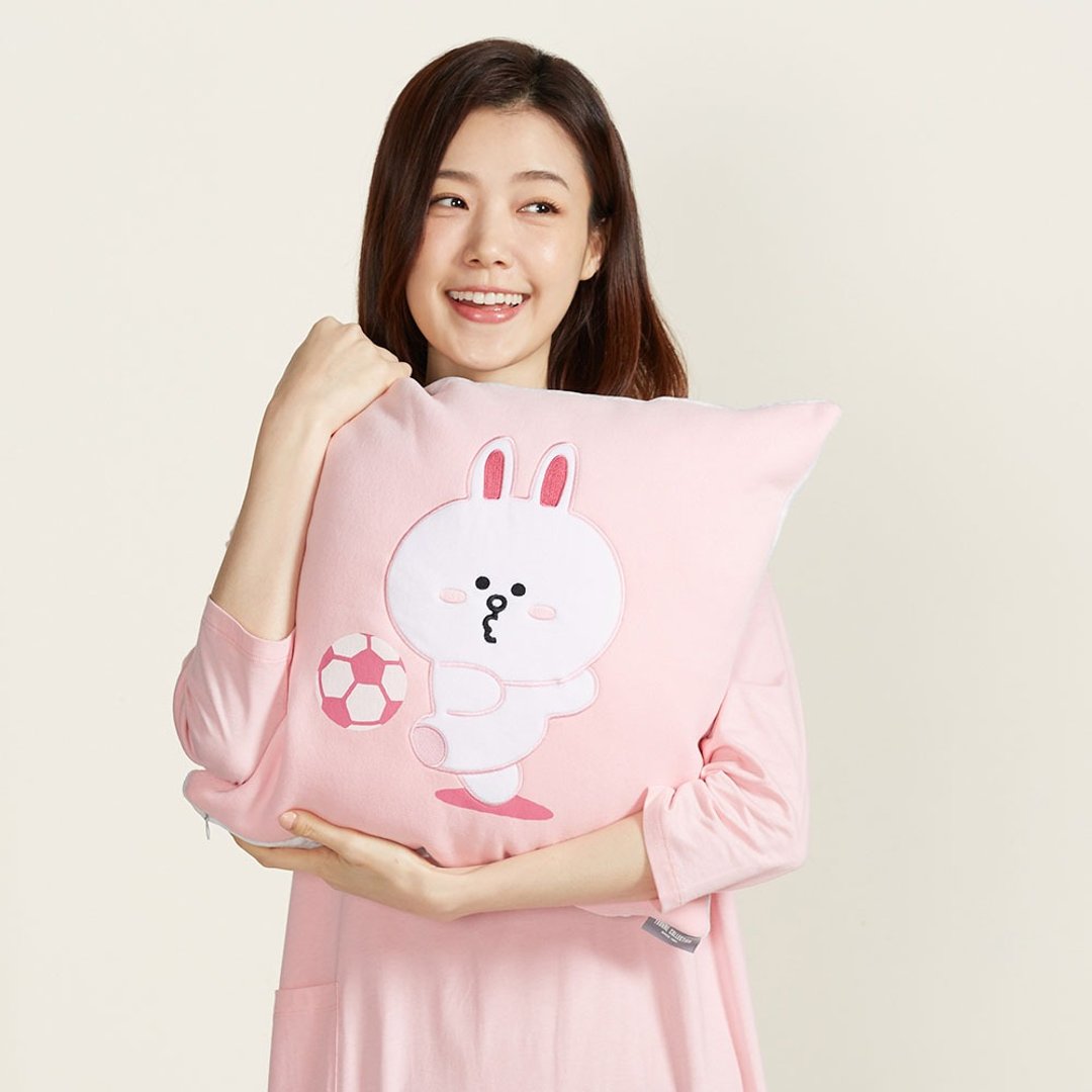 LINE FRIENDS | 兔兔足球方形抱枕 (45x45厘米) - 枕头/抱枕 - 棉 粉红色
