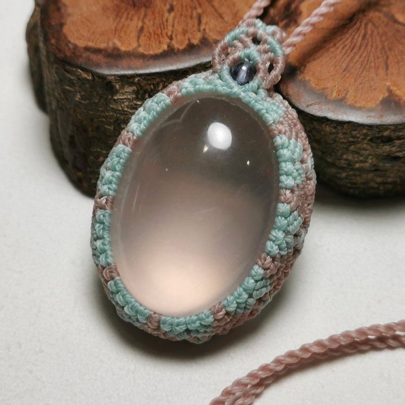 莫桑比克星光粉水晶-蜡线编织-图腾包框设计/项链可调整长度 - 项链 - 水晶 粉红色