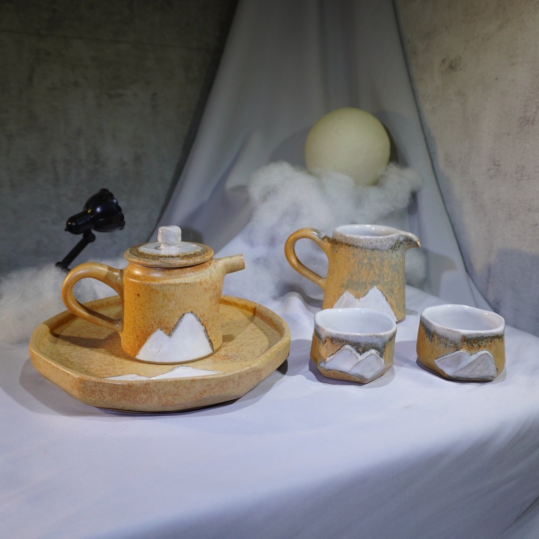 手刻山脉穗雨茶具组 - 茶具/茶杯 - 陶 多色