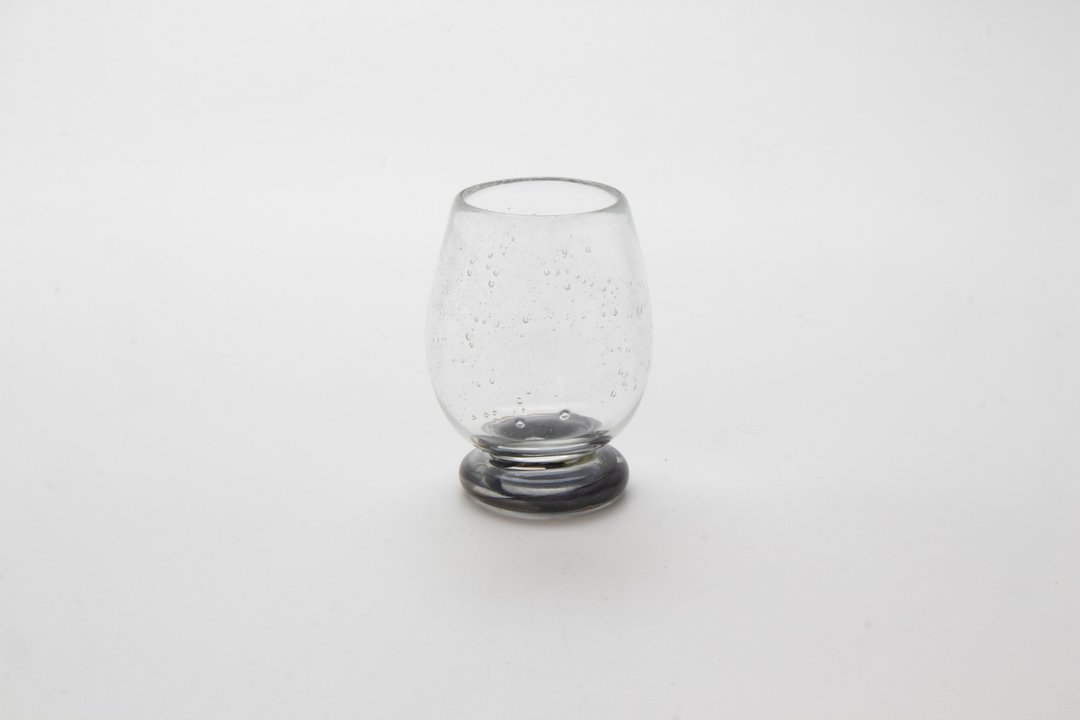 透明气泡圆腹小脚杯 85ml 深色底 - 酒杯/酒器 - 玻璃 黑色