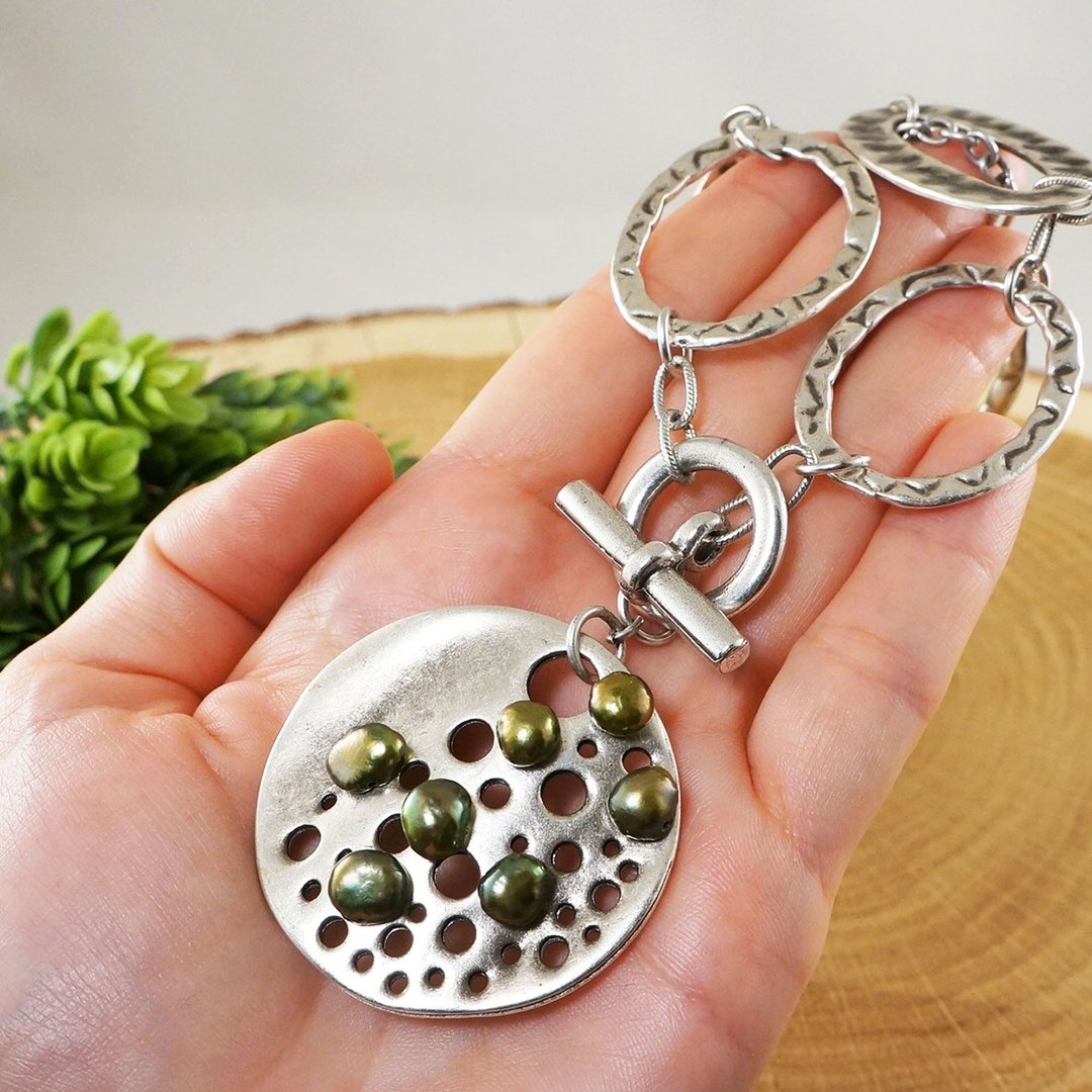 Round Silver Cosmic Necklace Olive Green Keshi Pearl Toggle Necklace Jewelry - 项链 - 珍珠 绿色