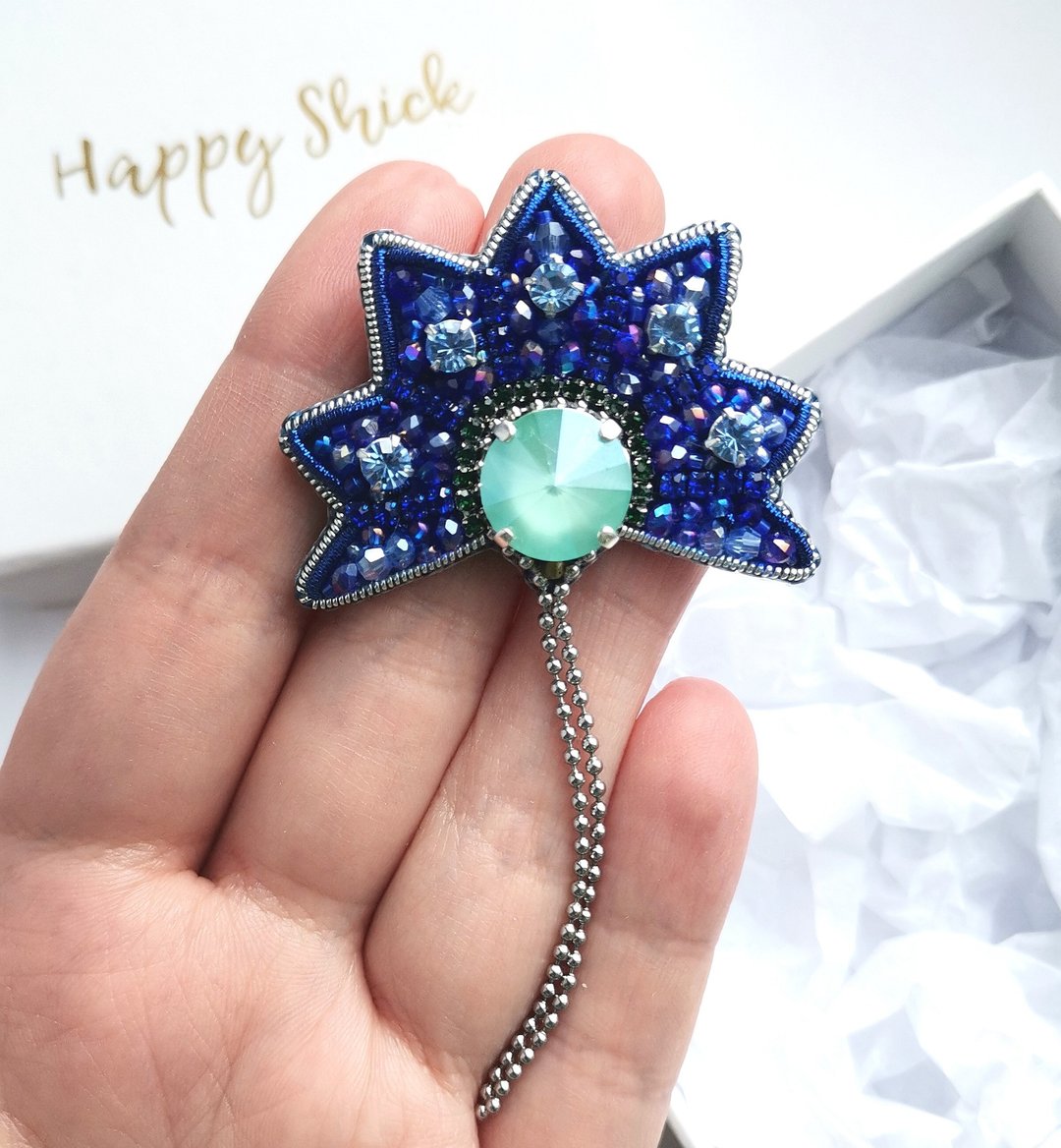 Cornflower brooch beaded, blue flower jewelry - 胸针 - 玻璃 蓝色