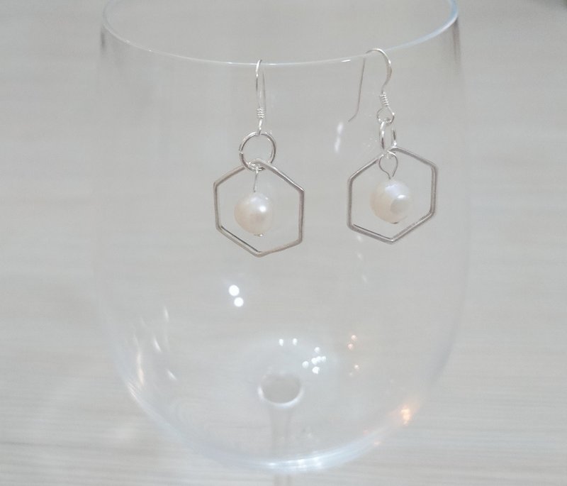 925纯银耳环 耳针耳环 六角星天然珍珠 - 耳环/耳夹 - 玻璃 