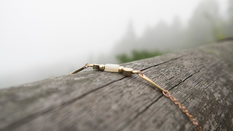 琉璃锁链手链 (白透) - Glass Chain bracelet (beige) - 手链/手环 - 琉璃 金色