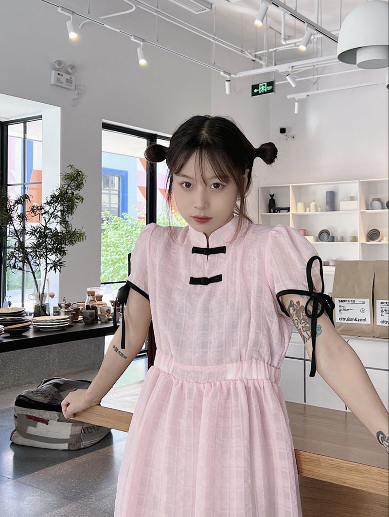 新中式 盘扣立领正肩 粉色泡泡格洋裝 寬鬆 - 洋装/连衣裙 - 其他材质 粉红色