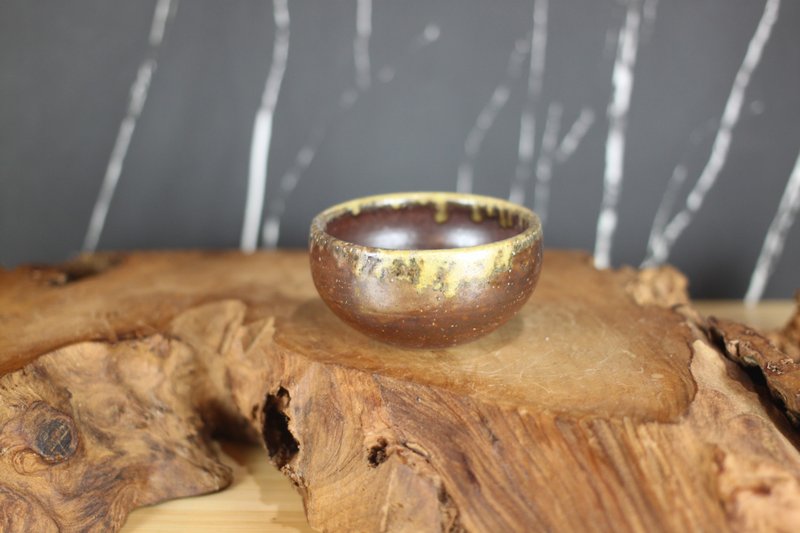 【送礼好物】60ml 柴烧 天然落灰 手拉坯茶杯 名家叶敏祥手作 - 茶具/茶杯 - 瓷 