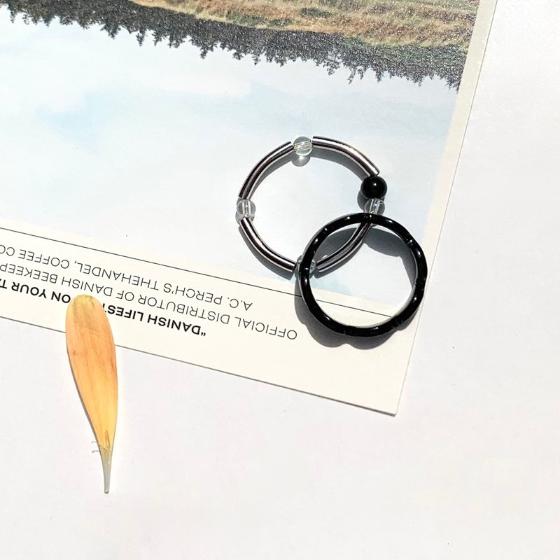 黑银圈圈串珠戒指组 Black & Silver Ring Set - 戒指 - 压克力 多色