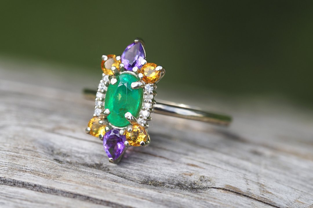 14 k gold ring with emerald, sapphires,amethysts and diamonds - 戒指 - 贵金属 金色