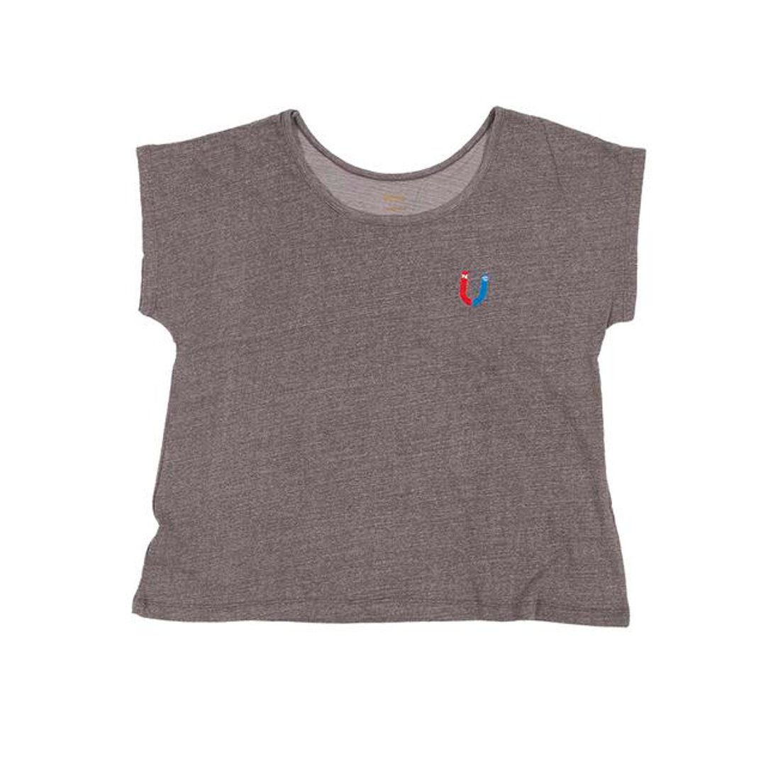 Linen's smoothness fabric used. U-shaped magnet 2 cute embroidered T-shirt Women's free size Tcollector - 女装 T 恤 - 棉 黑色