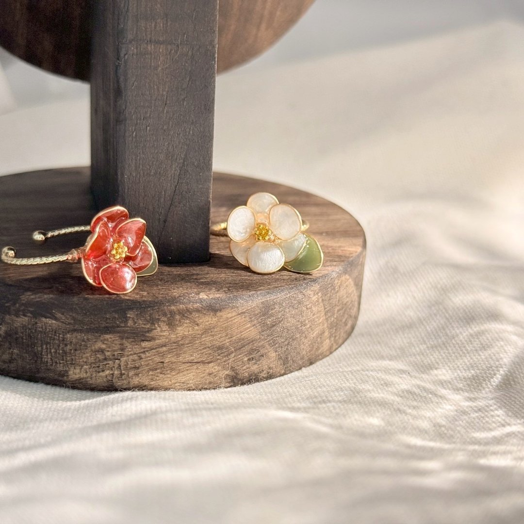 【山茶花开】调节式戒指 | 水晶花饰品 (礼盒包装) - 戒指 - 树脂 