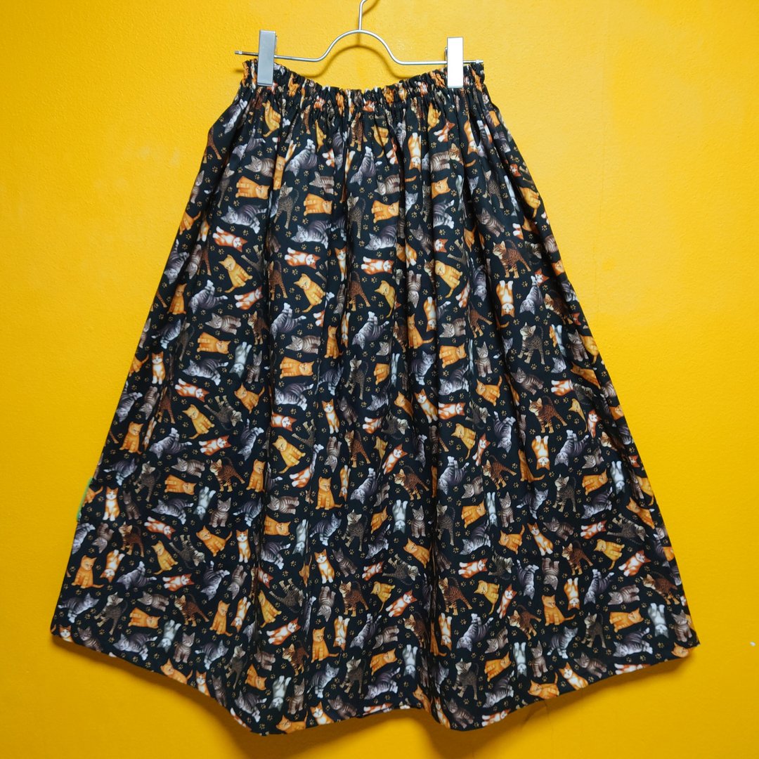 [Made-to-order] Kitten and cute footprints skirt ss23 Free size / USA fabric Cat Made in Japan cat - 裙子 - 棉 咖啡色