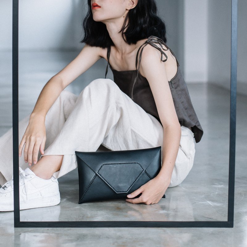 HANDMADE FINEST QUALITY JAPANESE VEGETABLE TANNED COW LEATHER CLUTCH BAG- BLACK - 其他 - 真皮 黑色