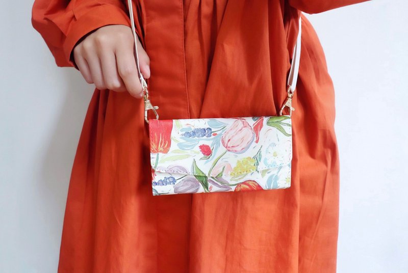 A notebook-type smartphone case that carries art, flowers that herald spring iPh - 手机壳/手机套 - 塑料 多色