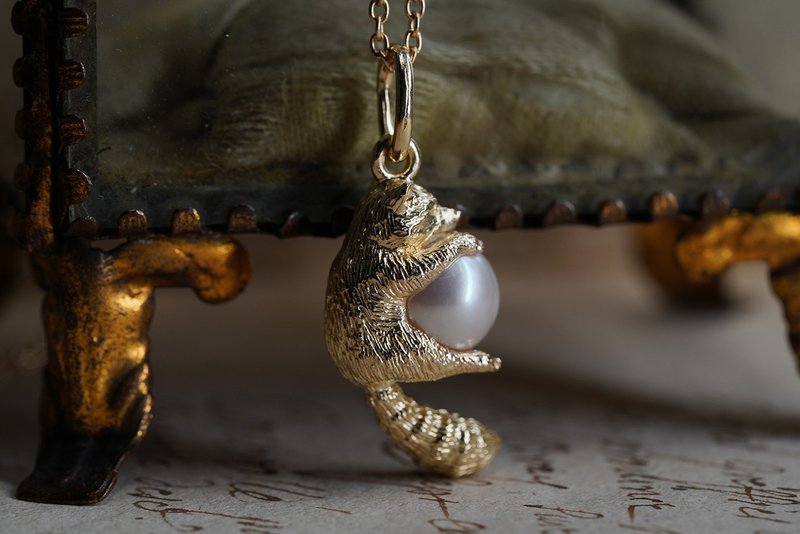 9K金小熊猫抱抱日本Akoya天然珍珠吊坠 (不包括银链) - 项链 - 珍珠 