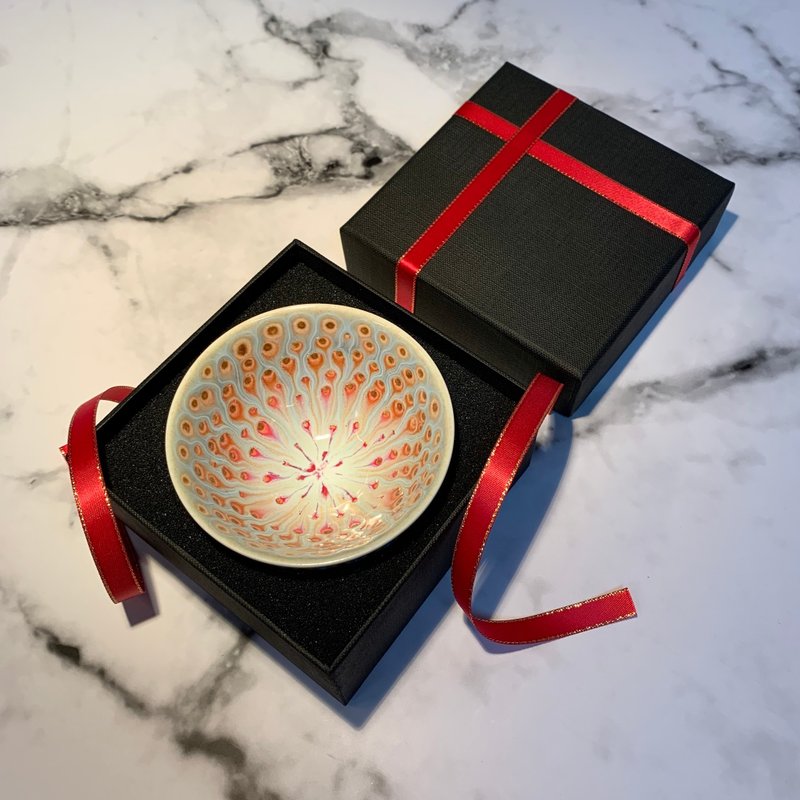 孔雀开屏 中茶碗 / 邱毓宁 / P83 - 茶具/茶杯 - 瓷 多色