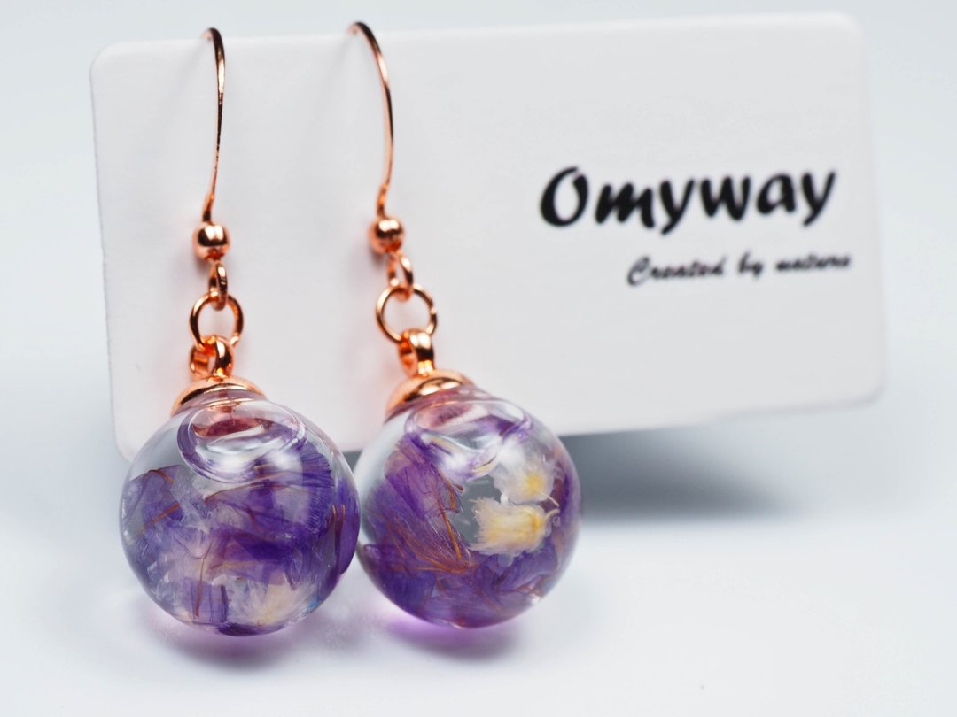 爱家作-OMYWAY毛绒花紫色勿忘我浮游玻璃球玫瑰金色耳环耳夹1.4cm - 颈链 - 玻璃 白色