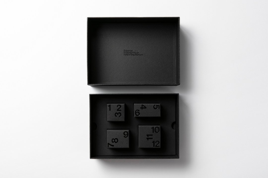 2022年月历 BALANCE - ALL BLACK (网上独家发售) - 年历/台历 - 纸 