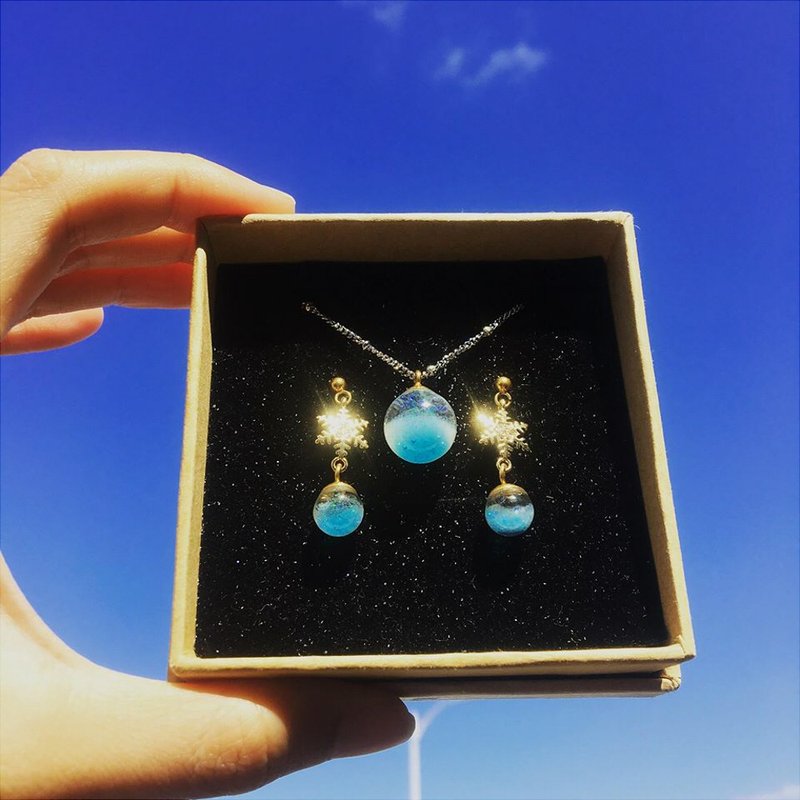 圣诞雪花 玻璃球 项链 耳环套组【雪女神月下恩典】 - 耳环/耳夹 - 玻璃 蓝色