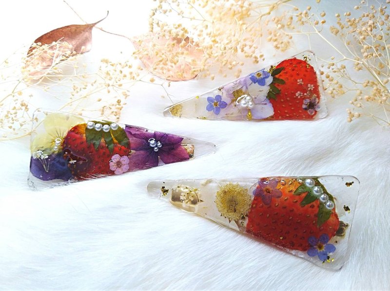 浮容手作房HIBISCUS#草莓发夹#/发夹/干燥花 - 发饰 - 其他材质 白色