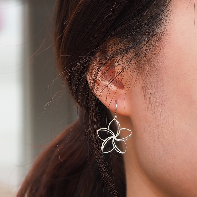 Plumeria flower stainless steel earrings - 耳环/耳夹 - 不锈钢 银色