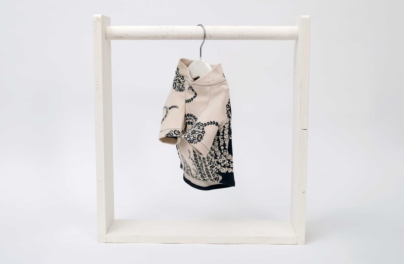 chacha.metyou 黑白小花园拉格兰袖上衣 狗狗喵喵毛小孩 - 衣/帽 - 棉．麻 黑色