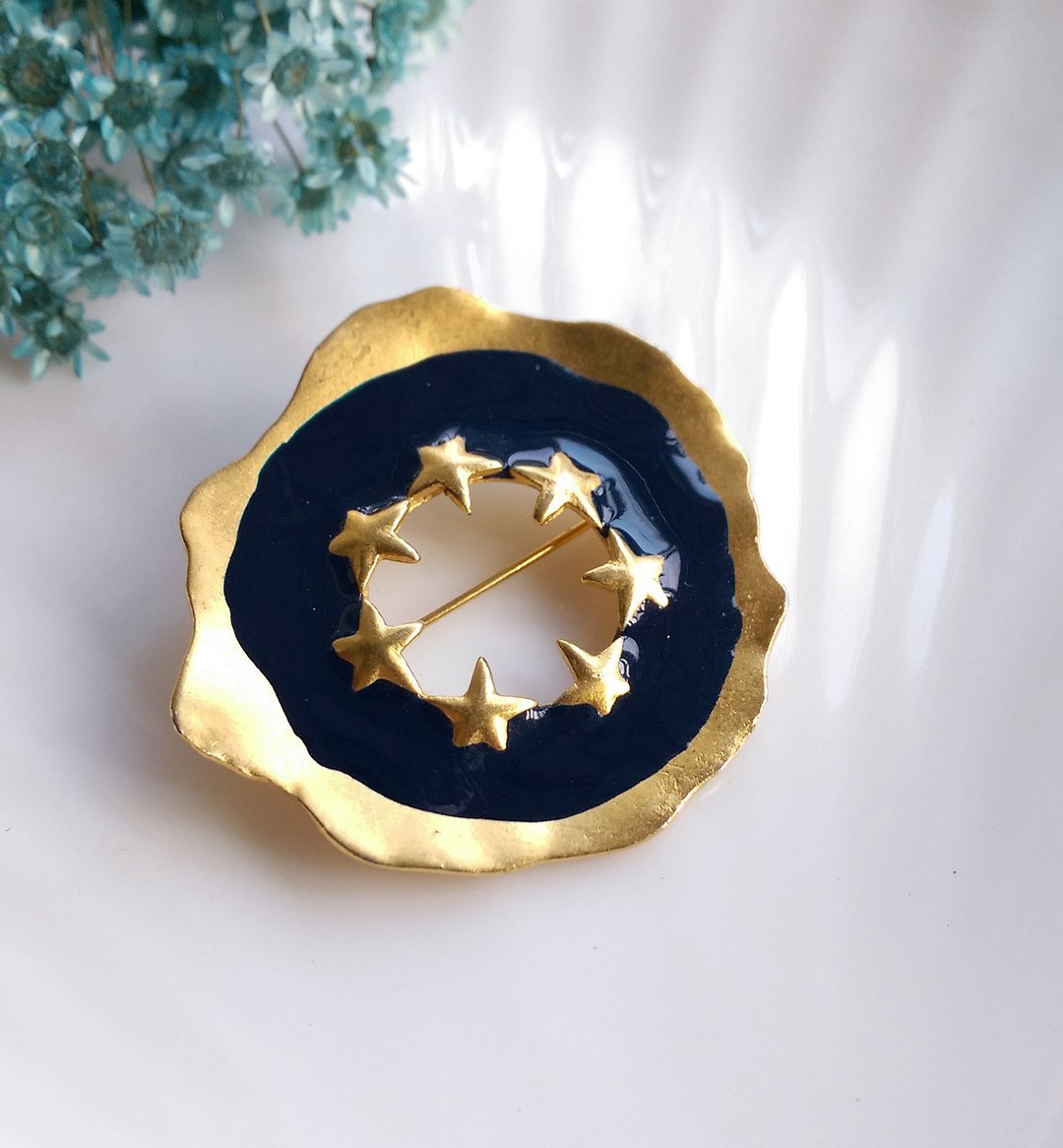 西洋古董饰品。黑洞 别针 - 徽章/别针 - 其他金属 金色