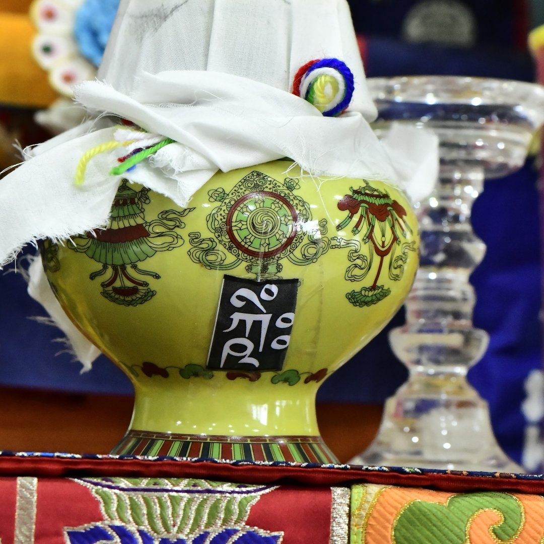 藏传佛教 招财转运纳褔 地藏十地宝瓶 - 摆饰 - 贵金属 多色